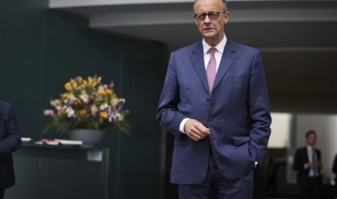 Merz: Ekonomiyi büyümeye döndürmek için reformlar yapıyoruz Almanya Başbakanı Friedrich Merz, kabine toplantısında ülke ekonomisine ilişkin açıklamalar