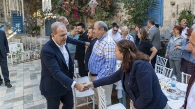 Tarsus’un otantik mekanlarından Elif Hatun Konağı’nda düzenlenen programa Başkan Seçer,