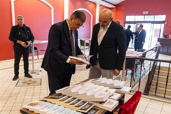 Tugay: Bu sistemi düşünen beyinler değişterecek İzmir Büyükşehir Belediye Başkanı Dr. Cemil Tugay, Yenigün Gazetesi'nin organize